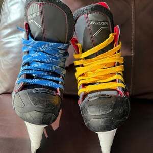 Kids Bauer hockey skates size 3